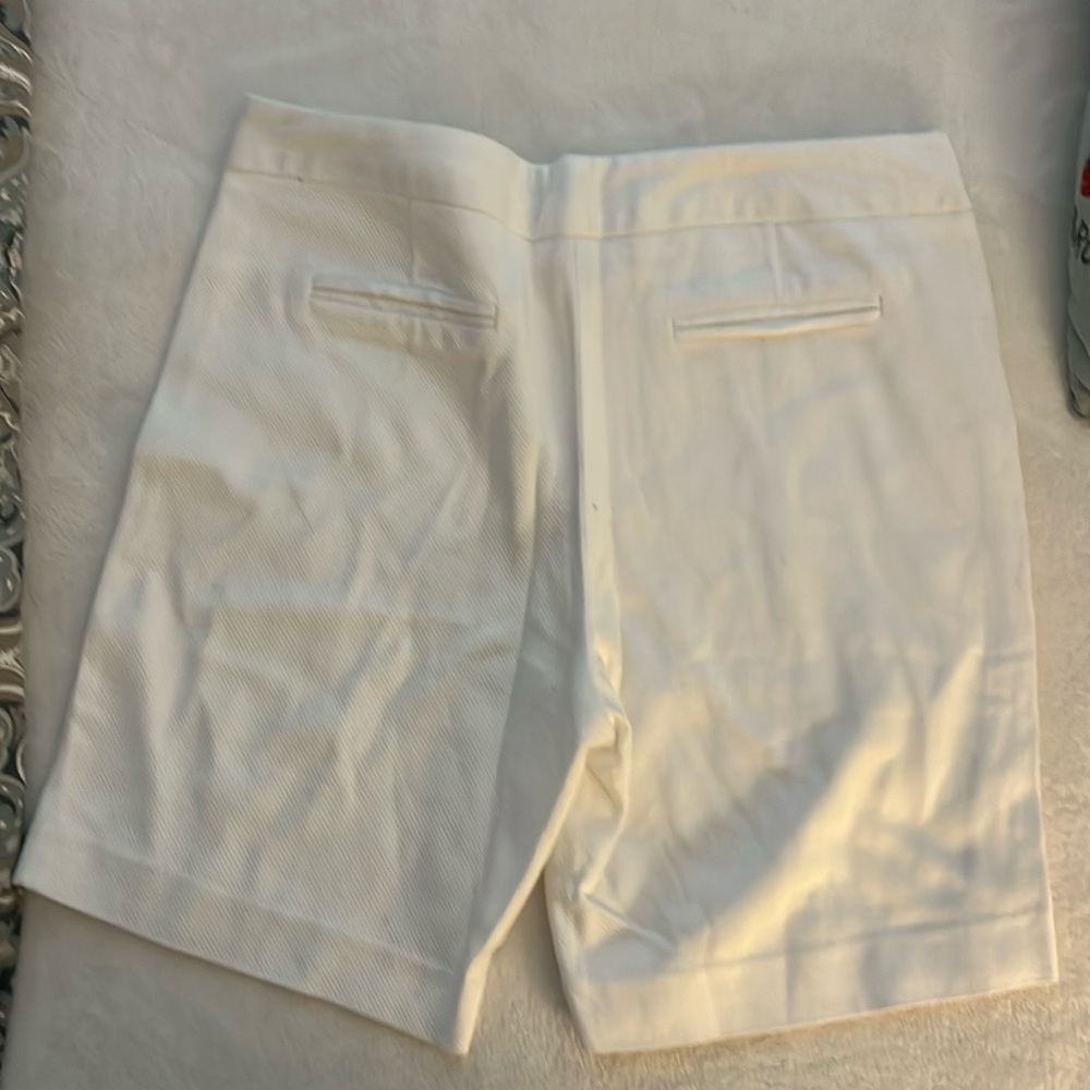 White textured long shorts. Size 8. Inseam 8”